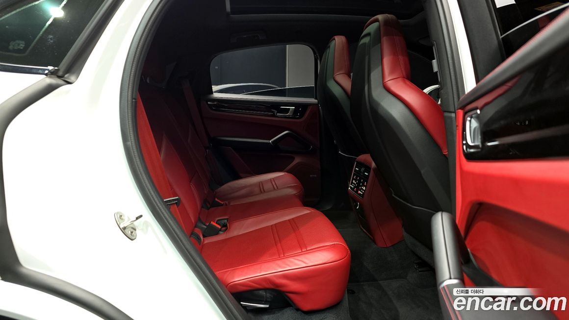 Porsche Cayenne 2021