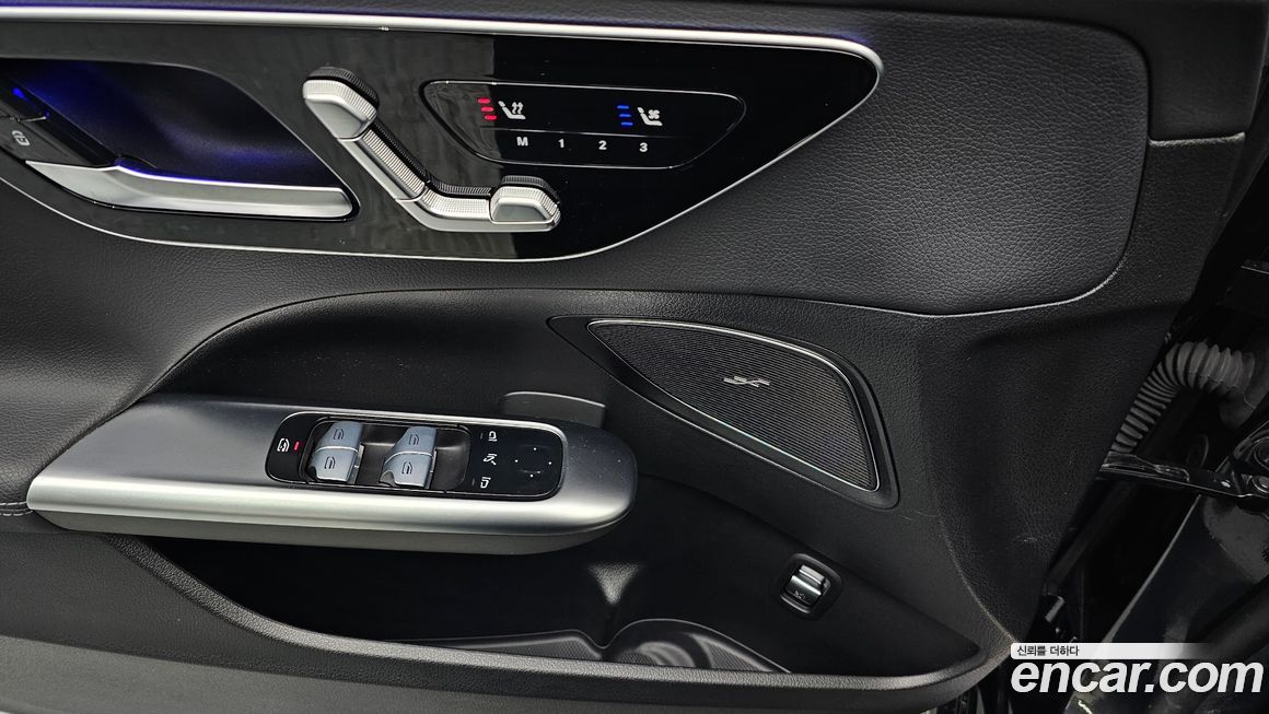 Mercedes-Benz C-Class 2024