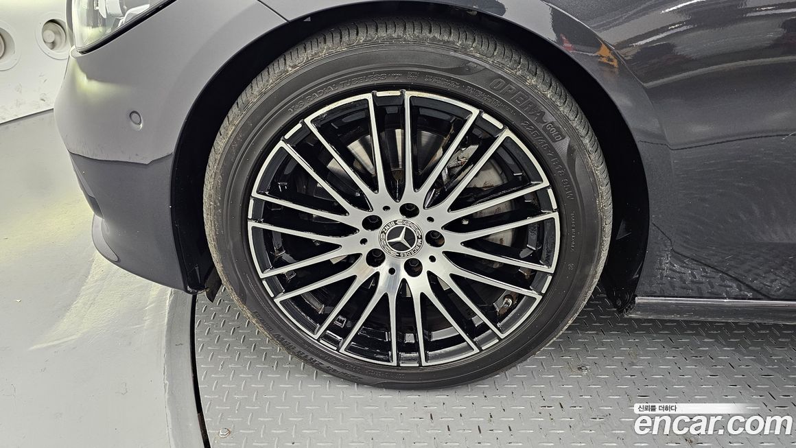 Mercedes-Benz C-Class 2024