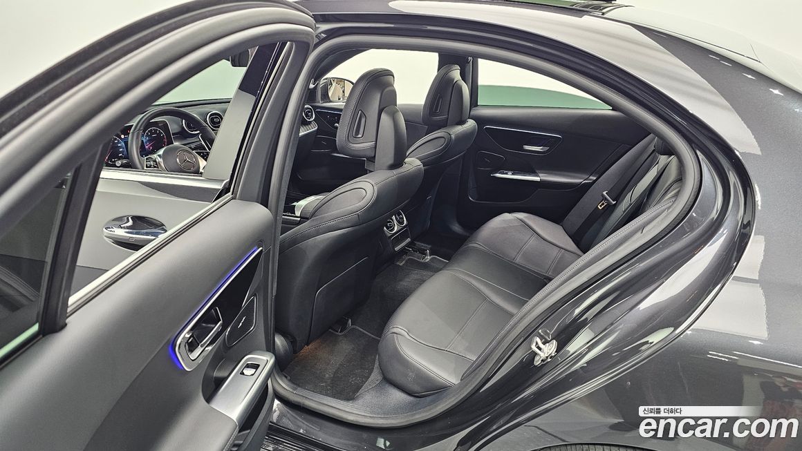 Mercedes-Benz C-Class 2024