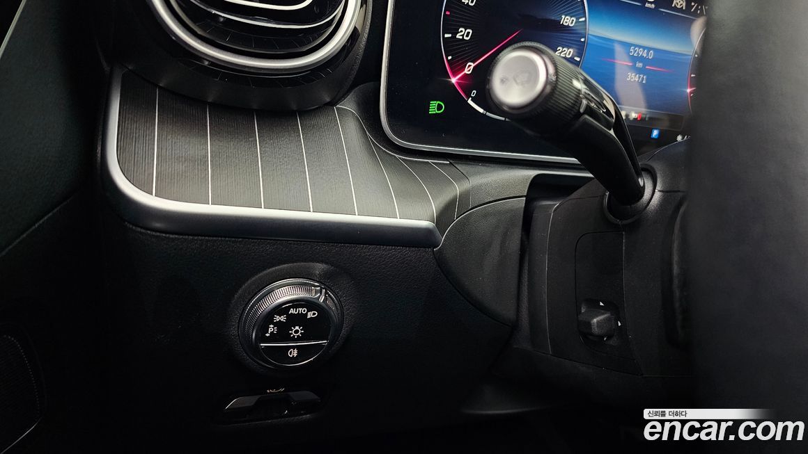 Mercedes-Benz C-Class 2024