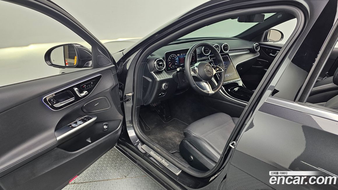 Mercedes-Benz C-Class 2024