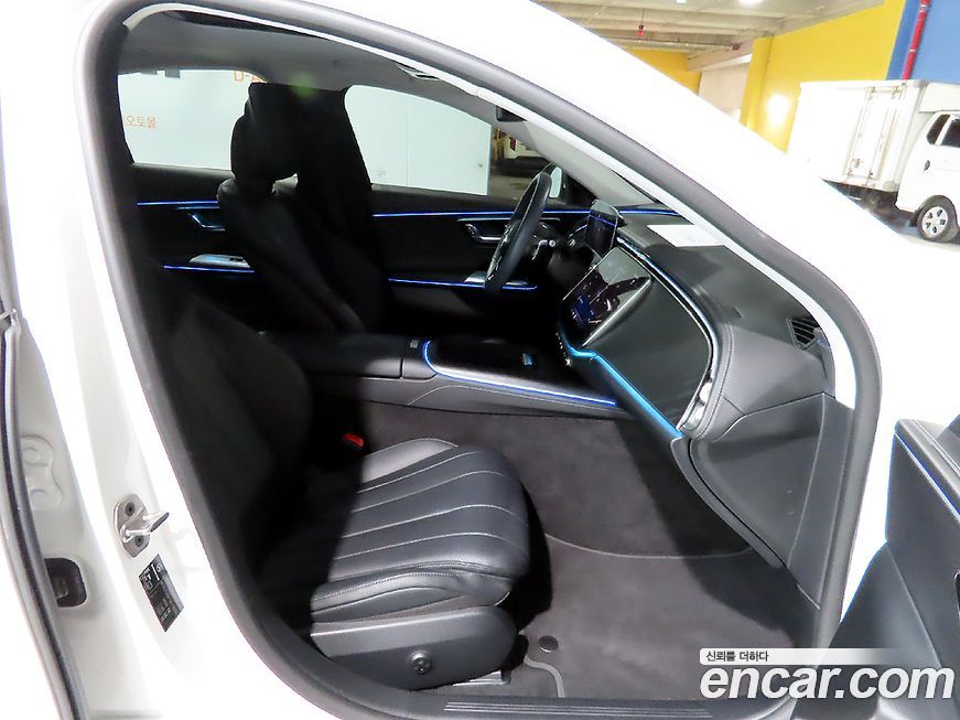 Mercedes-Benz E-Class 2025