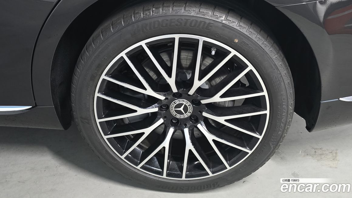 Mercedes-Benz S-Class 2025