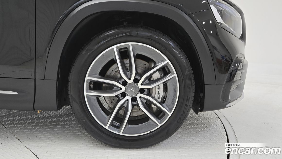 Mercedes-Benz GLB-Class 2025