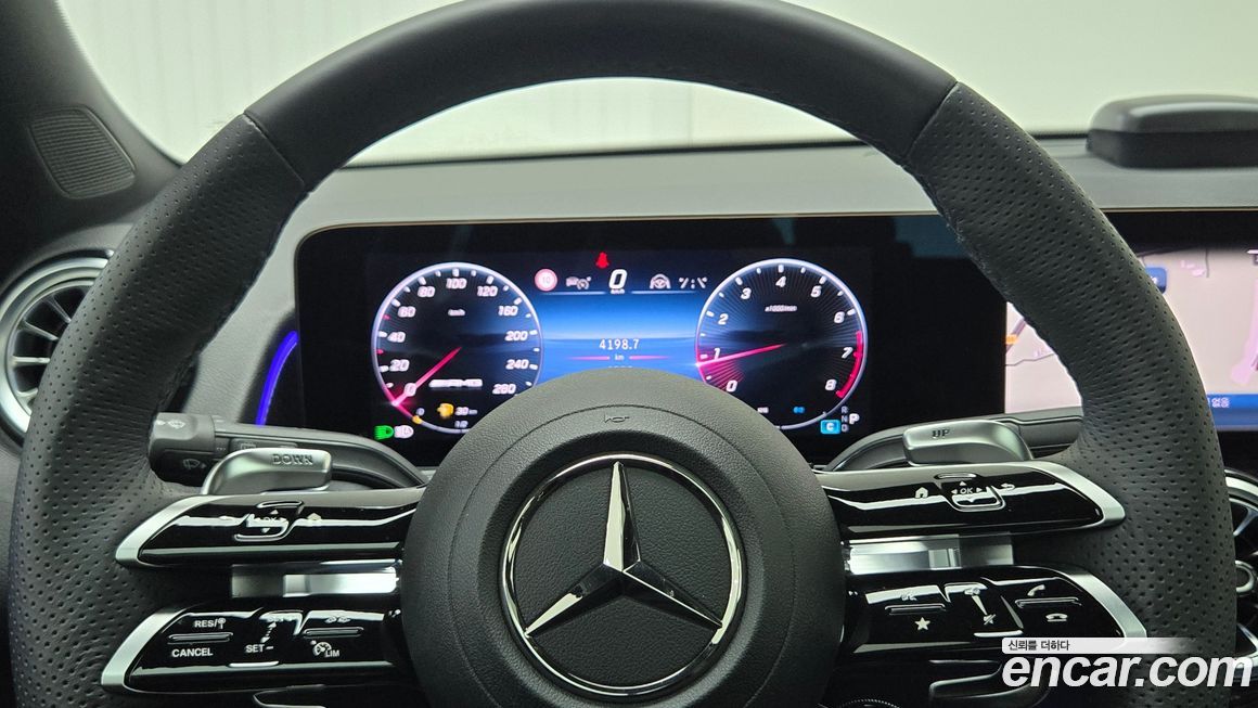 Mercedes-Benz GLB-Class 2025