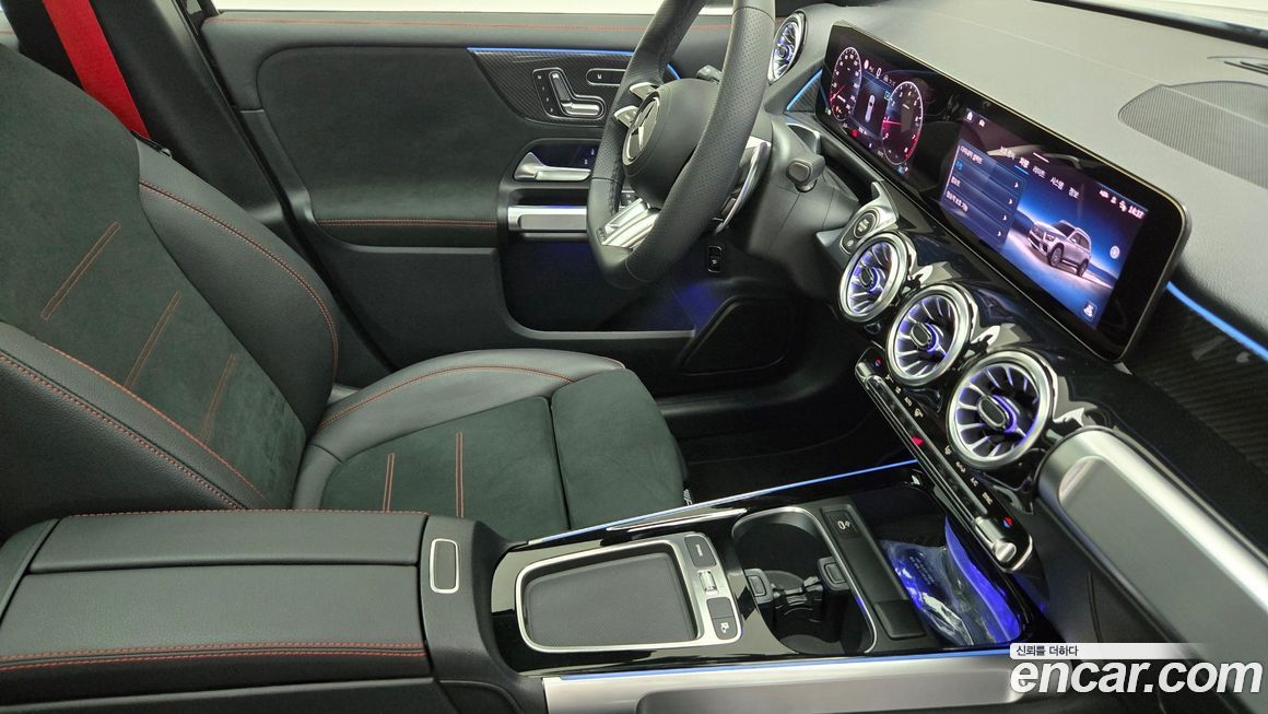 Mercedes-Benz GLB-Class 2025