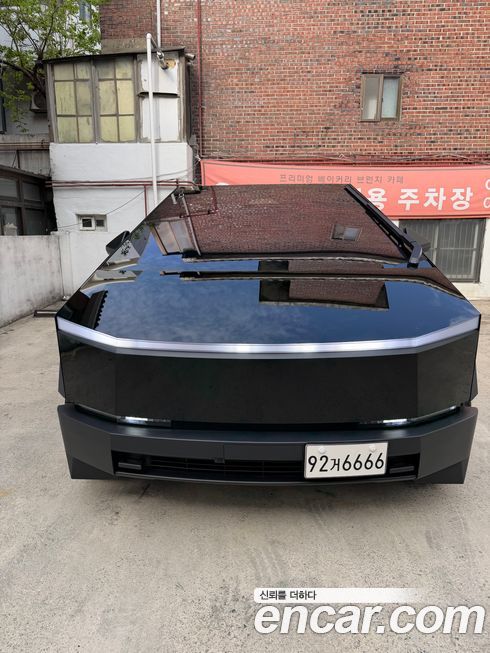 Tesla Cybertruck 2025