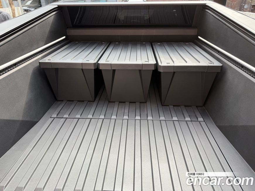 Tesla Cybertruck 2025