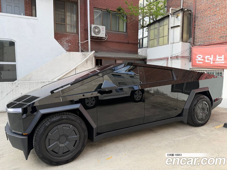 Tesla Cybertruck 2025