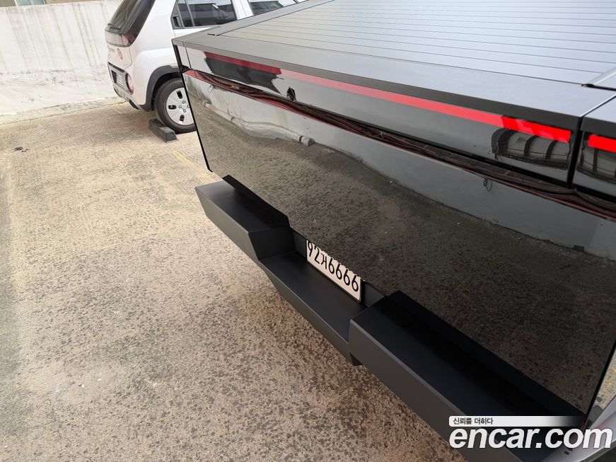 Tesla Cybertruck 2025