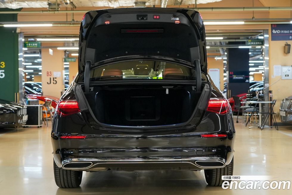 Mercedes-Benz S-Class 2025