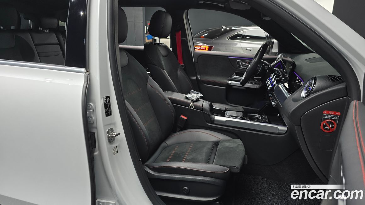 Mercedes-Benz GLB-Class 2023