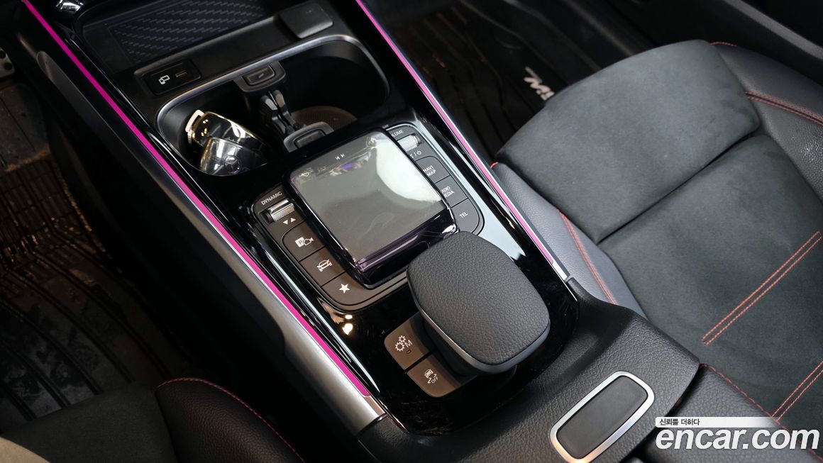 Mercedes-Benz GLB-Class 2021