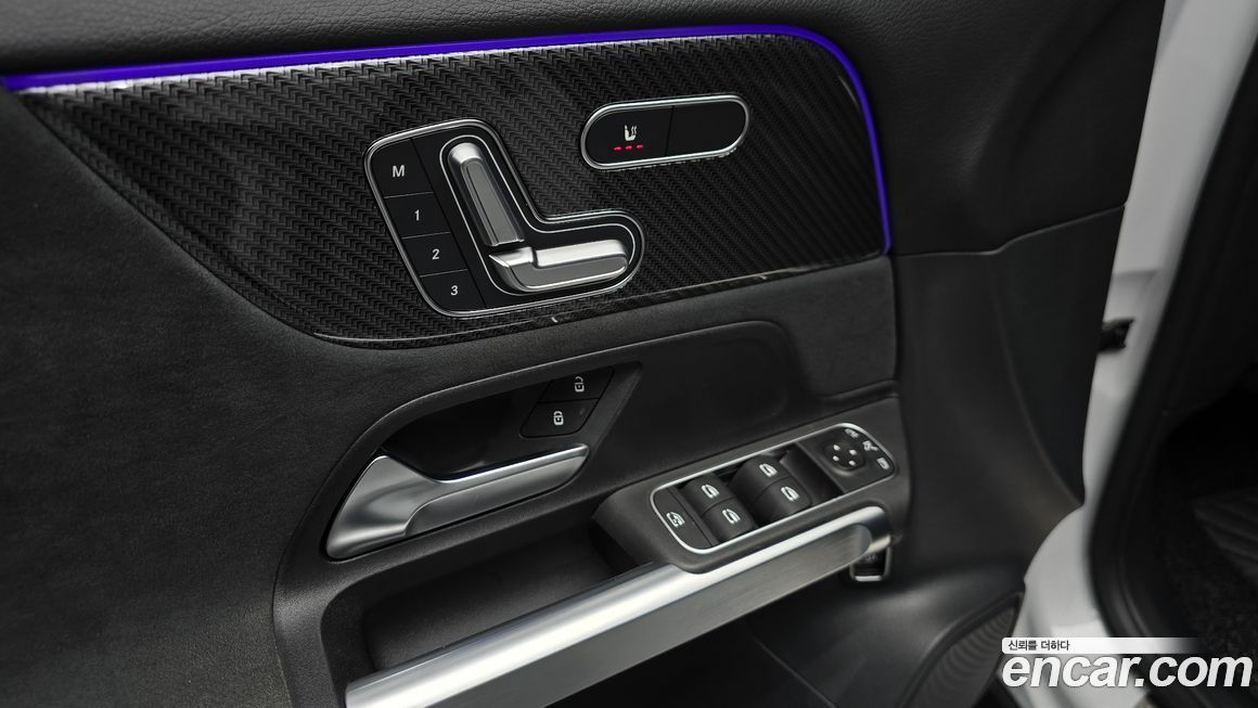 Mercedes-Benz GLB-Class 2023