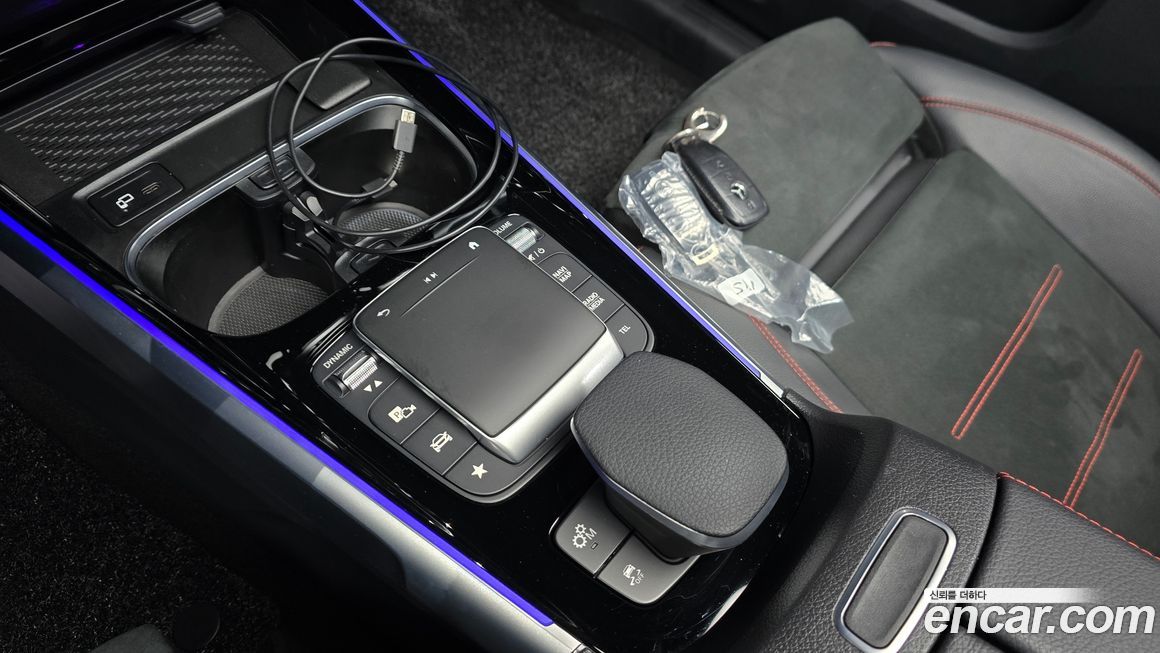 Mercedes-Benz GLB-Class 2023