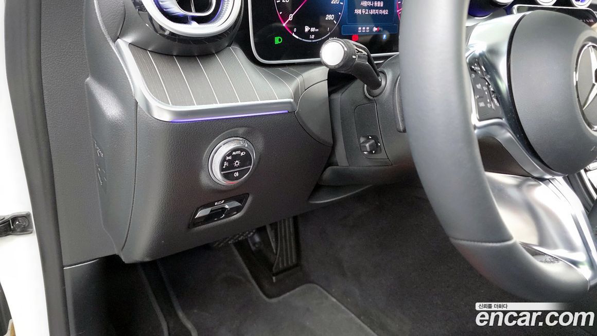 Mercedes-Benz C-Class 2025