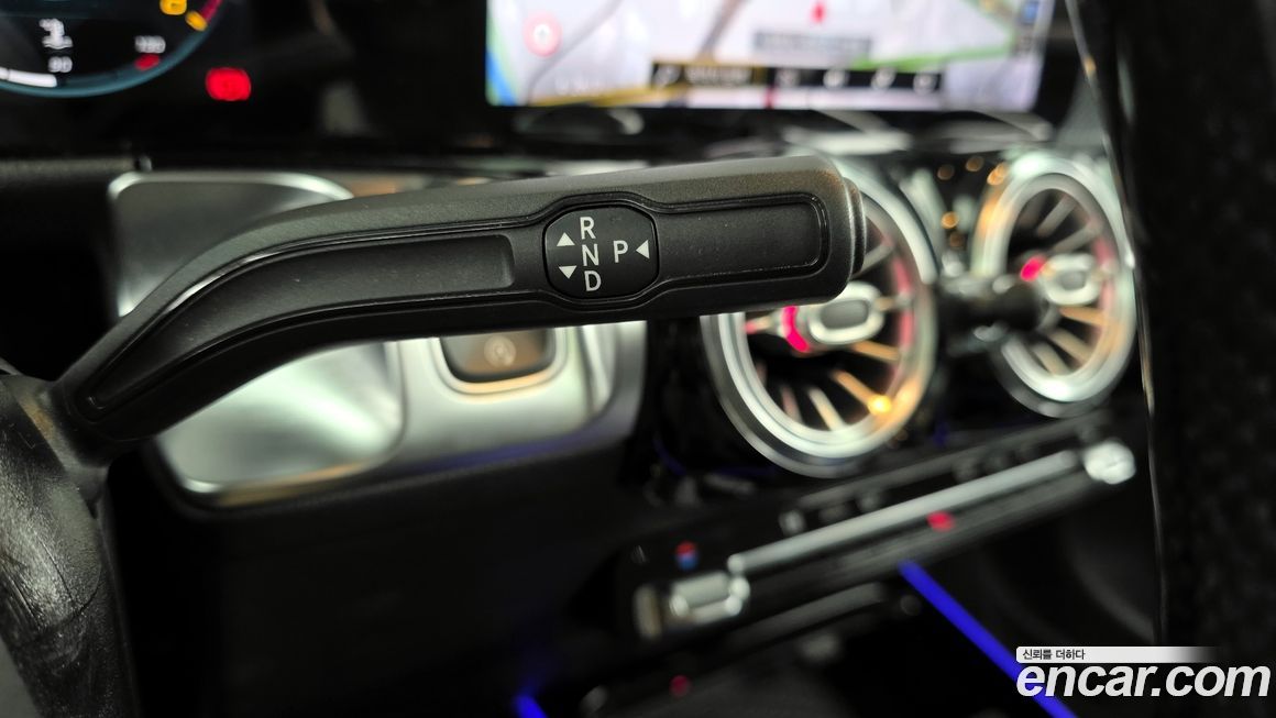 Mercedes-Benz GLB-Class 2021