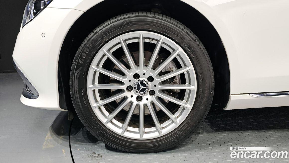 Mercedes-Benz E-Class 2023