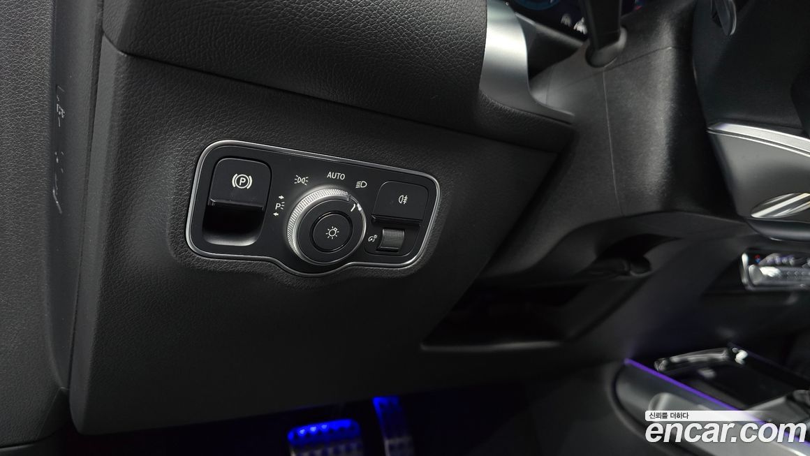 Mercedes-Benz GLB-Class 2023