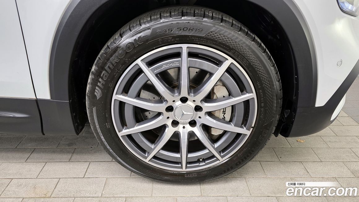 Mercedes-Benz GLB-Class 2021