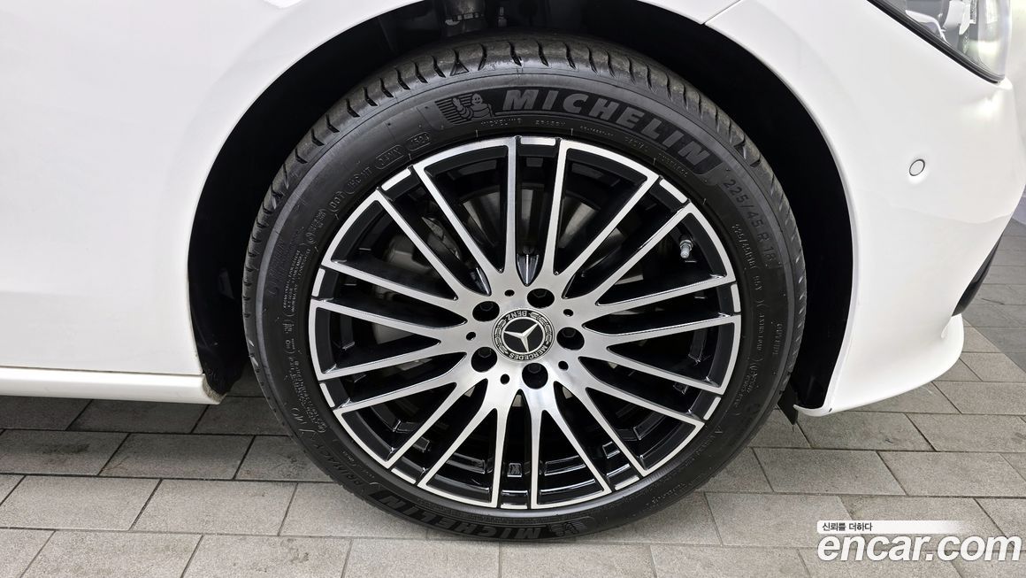 Mercedes-Benz C-Class 2025