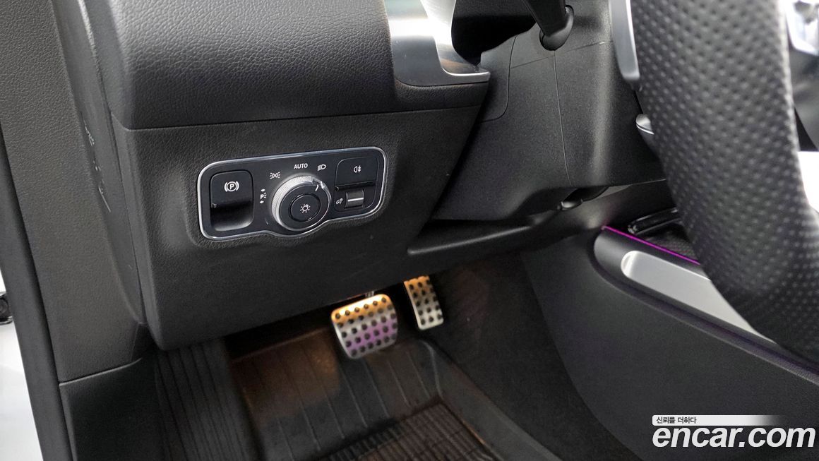 Mercedes-Benz GLB-Class 2021