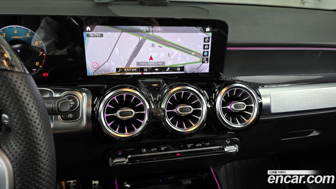 Mercedes-Benz GLB-Class 2021