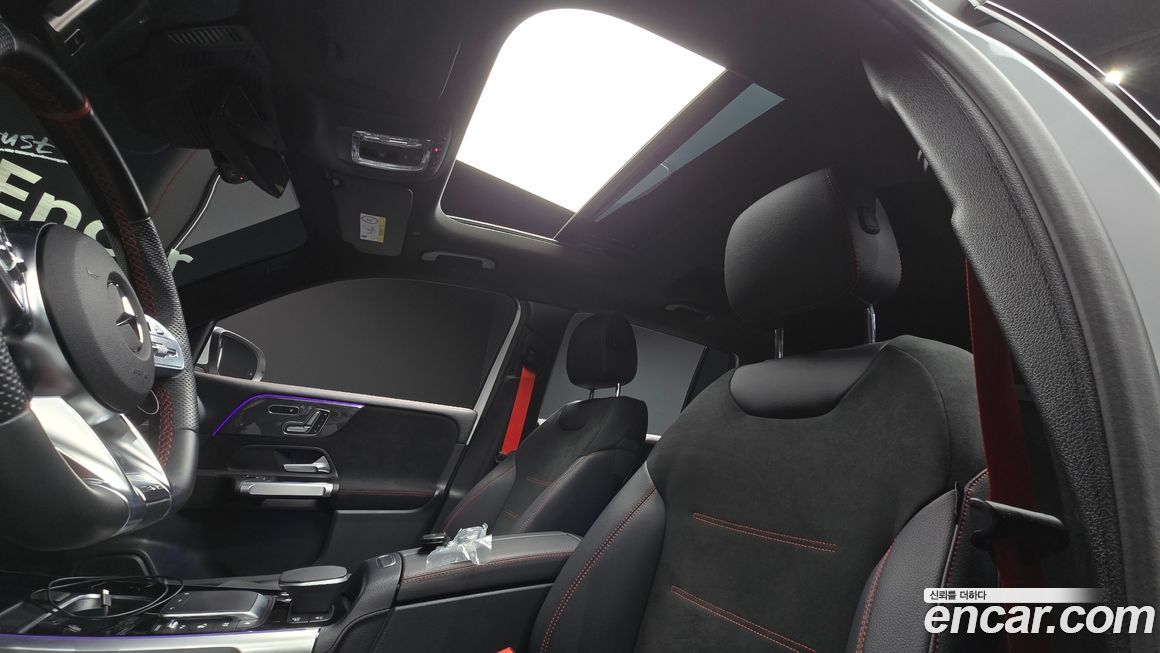 Mercedes-Benz GLB-Class 2023