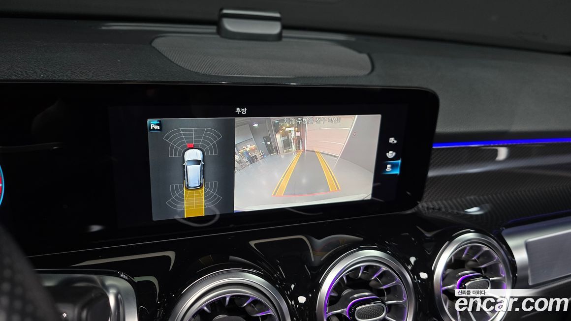 Mercedes-Benz GLB-Class 2023