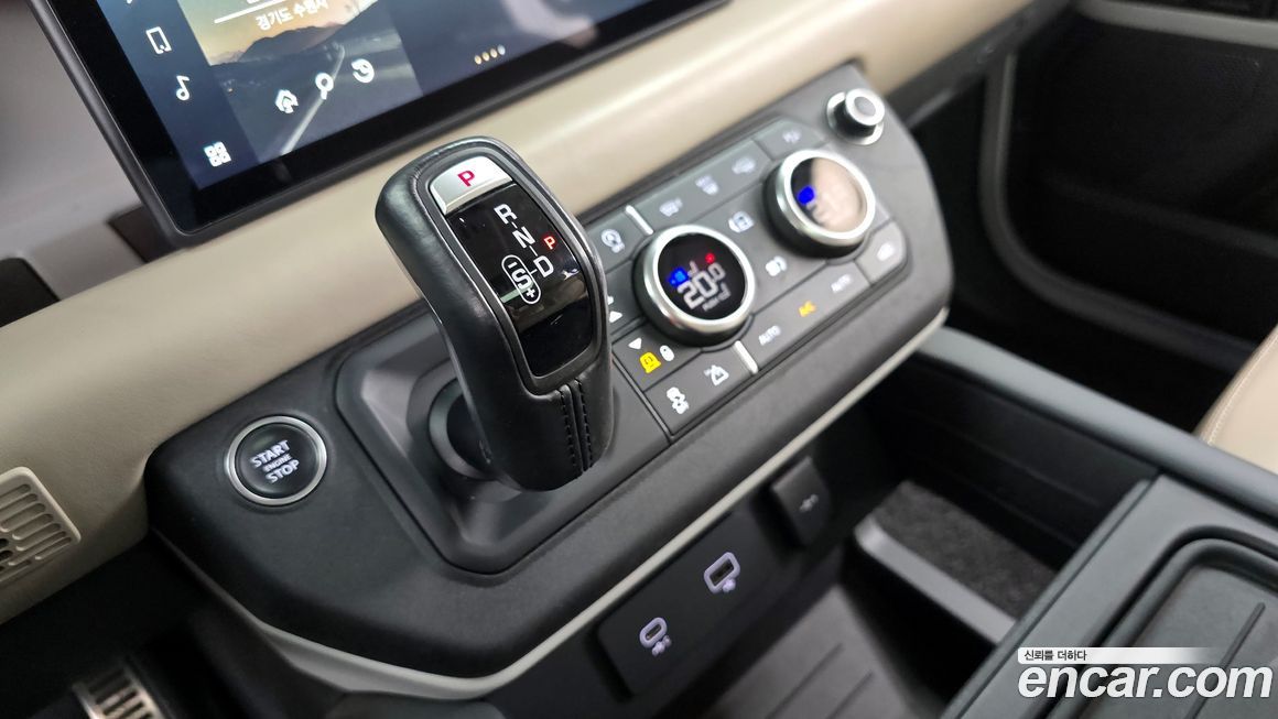 Land Rover Defender 2022