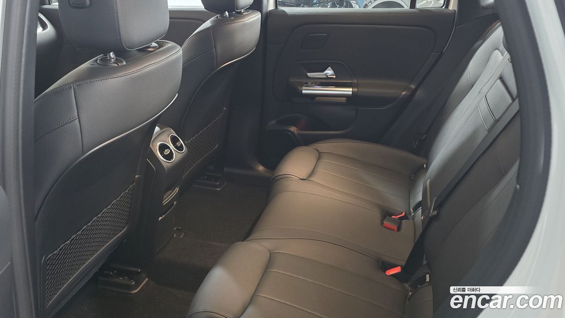 Mercedes-Benz EQA 2025