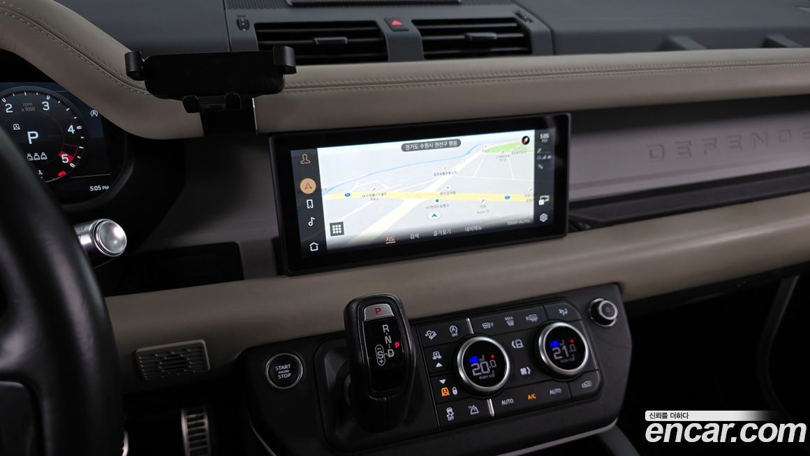 Land Rover Defender 2022