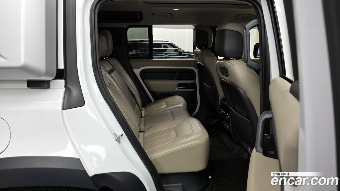 Land Rover Defender 2022