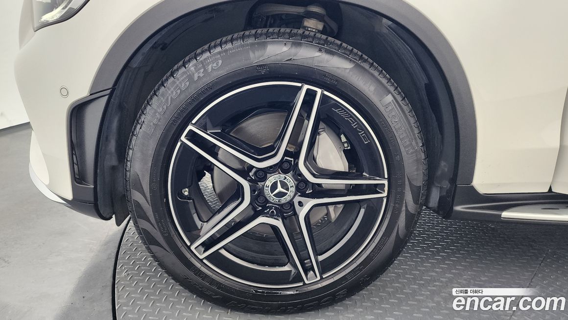 Mercedes-Benz GLC-Class 2023