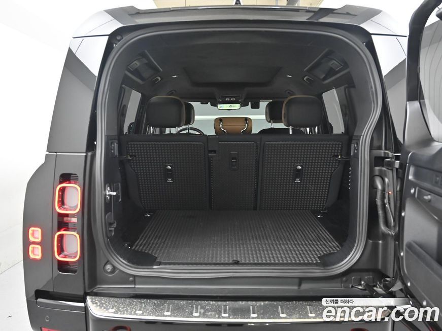 Land Rover Defender 2025