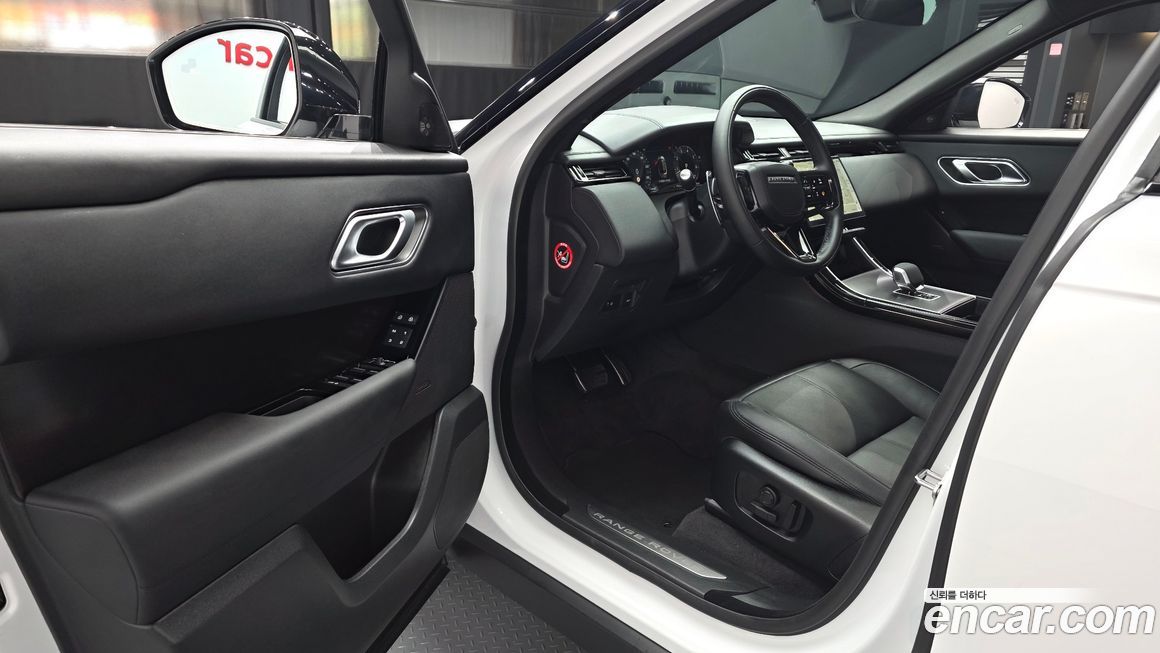 Land Rover Range Rover Velar 2026