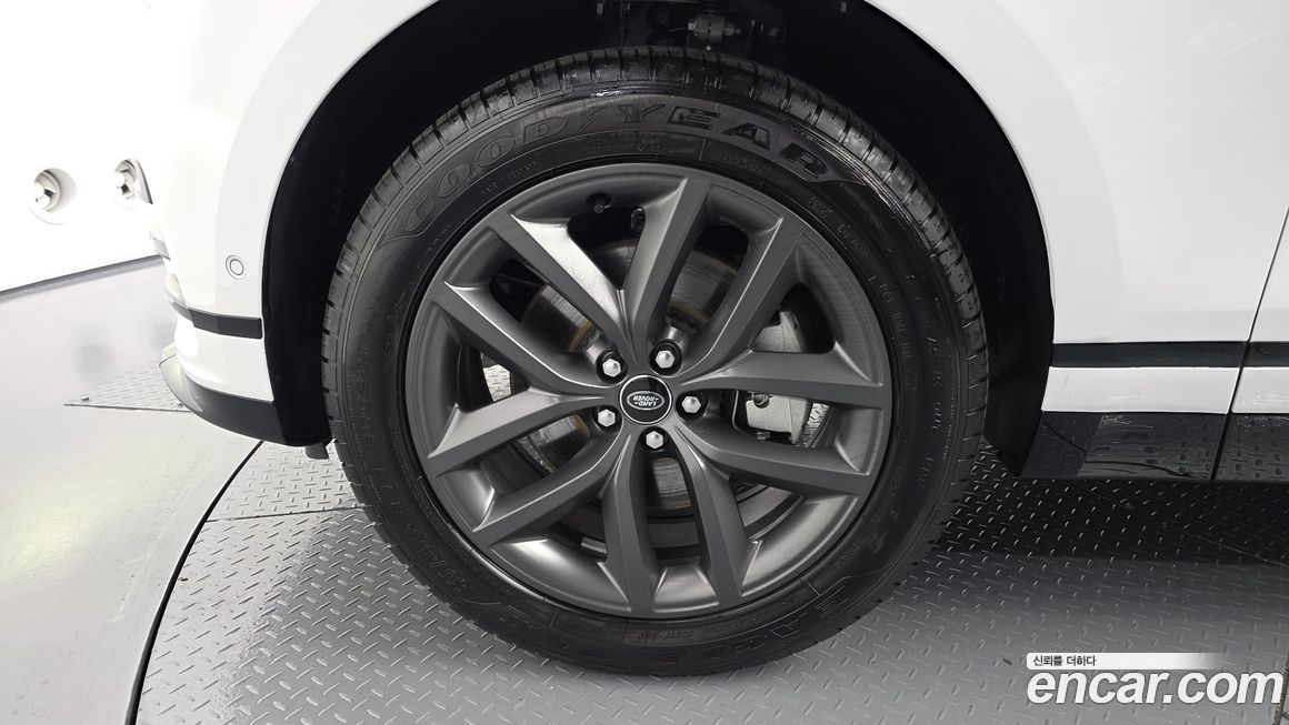 Land Rover Range Rover Velar 2026