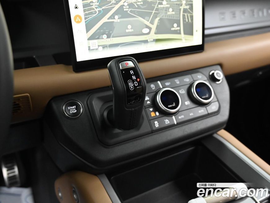 Land Rover Defender 2025