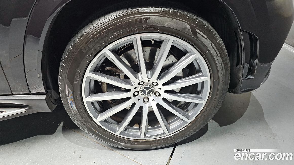 Mercedes-Benz GLS-Class 2023