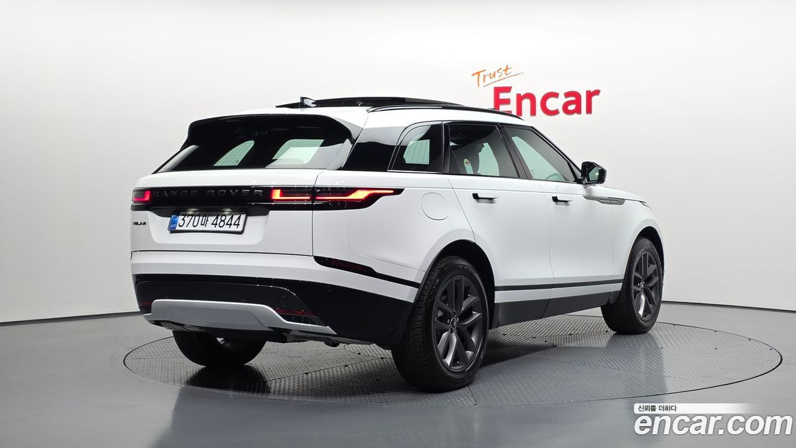 Land Rover Range Rover Velar 2026