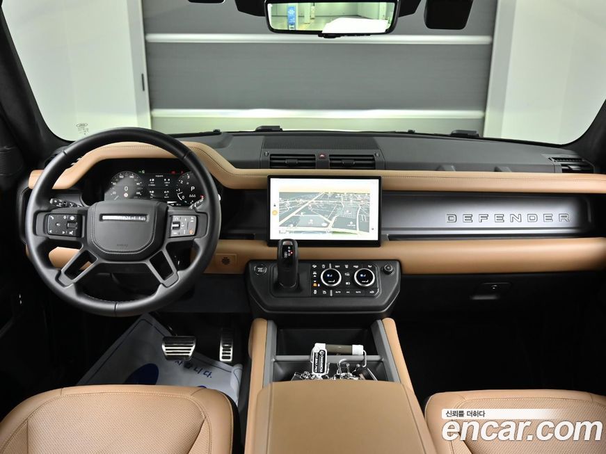 Land Rover Defender 2025