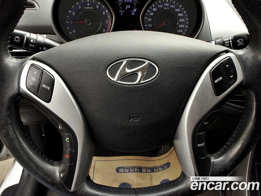 Hyundai AVANTE 2011