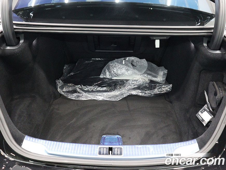 Mercedes-Benz S-Class 2025