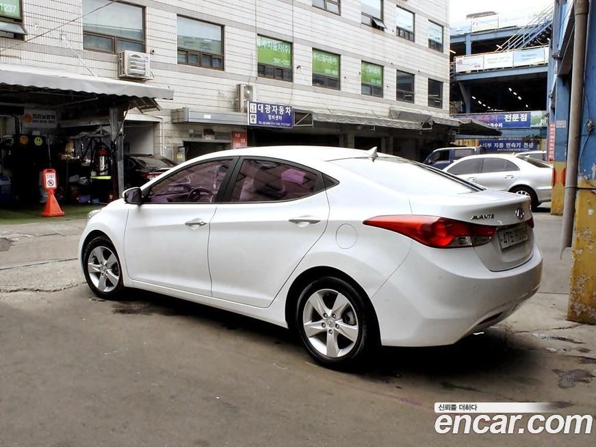 Hyundai AVANTE 2011