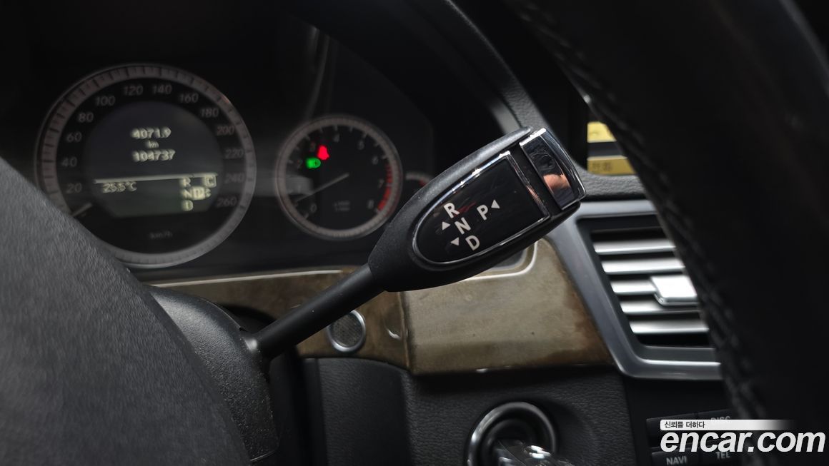 Mercedes-Benz E-Class 2010