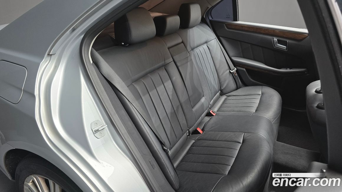 Mercedes-Benz E-Class 2010
