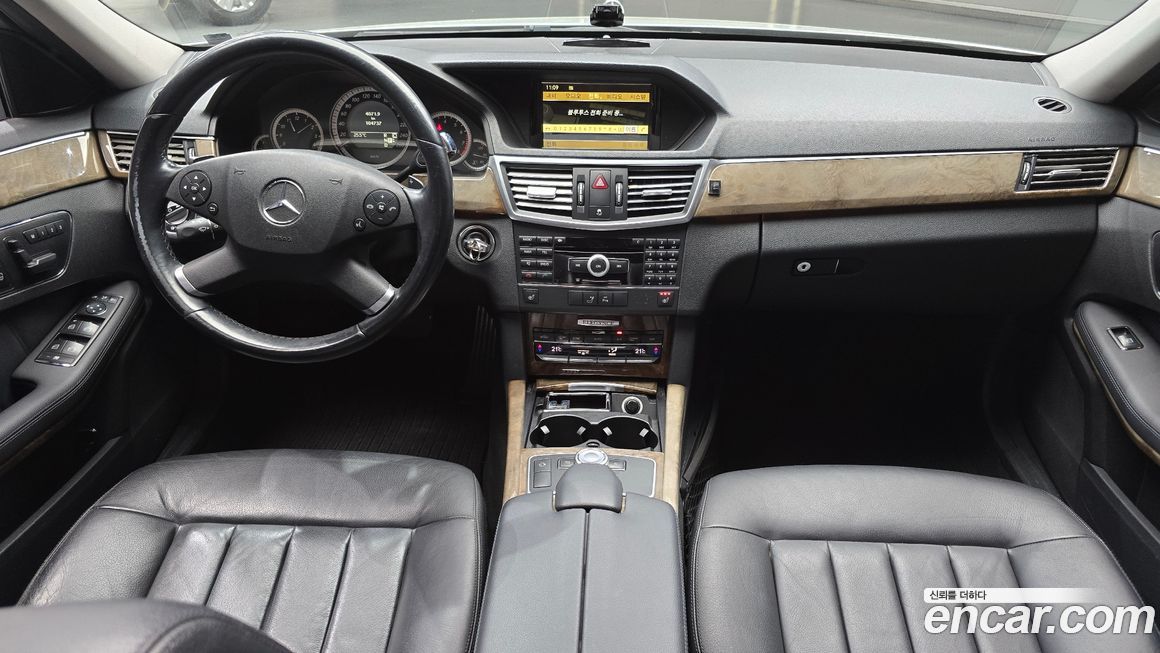 Mercedes-Benz E-Class 2010