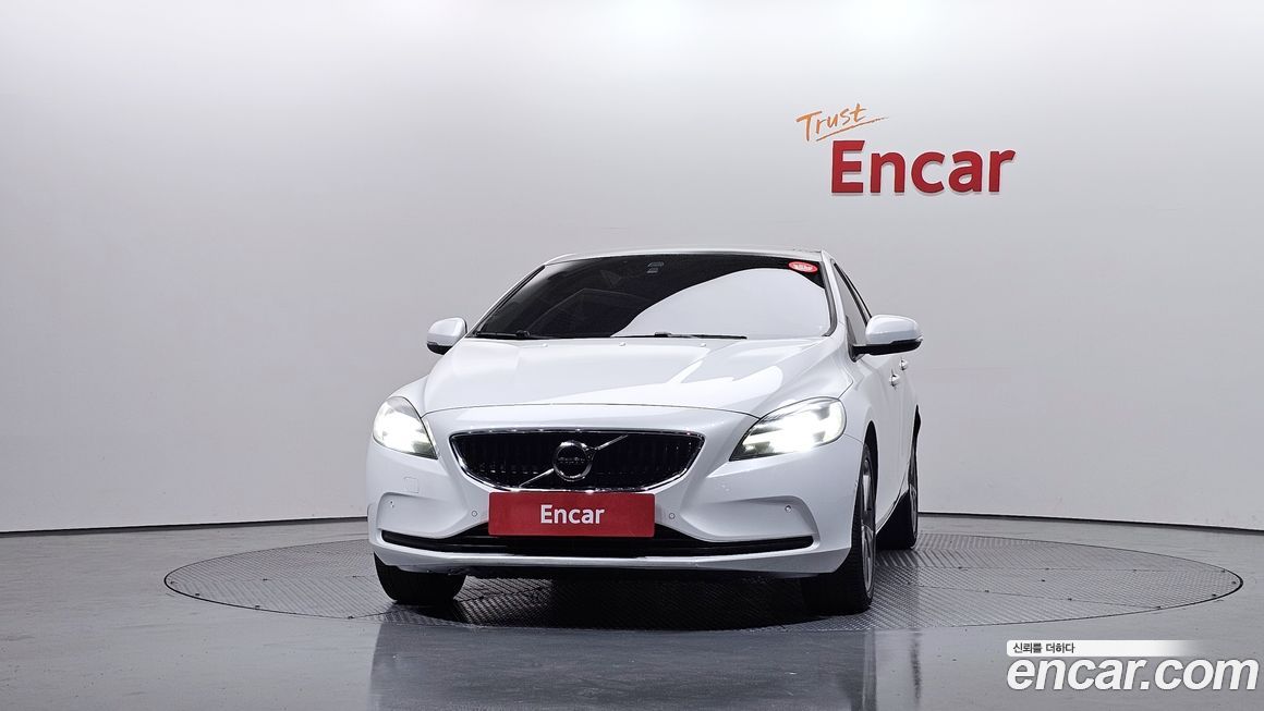 Volvo V40 2018