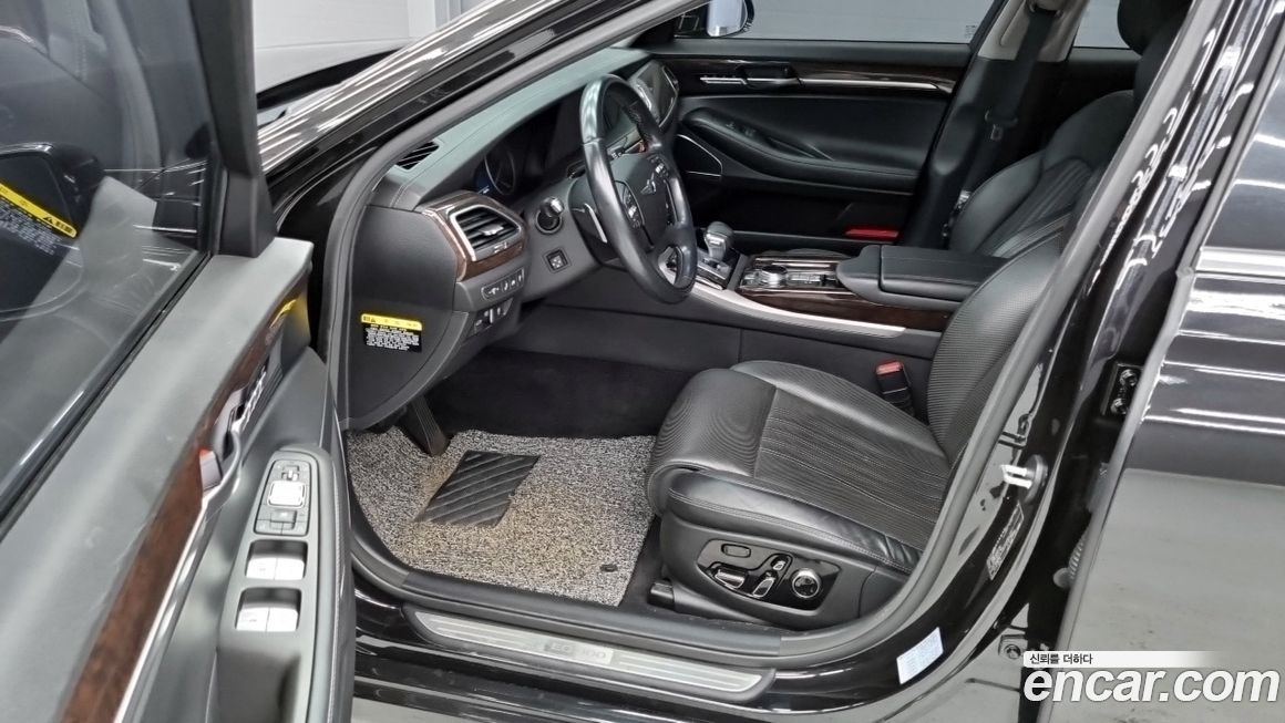 Genesis EQ900 2018